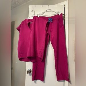 Figs Raspberry Sorbet set size L for sale! Like new without tags.
